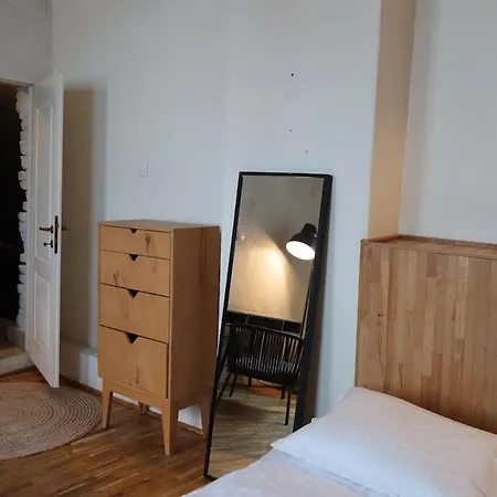 Eroilor - The Artsy Nest Apartman *